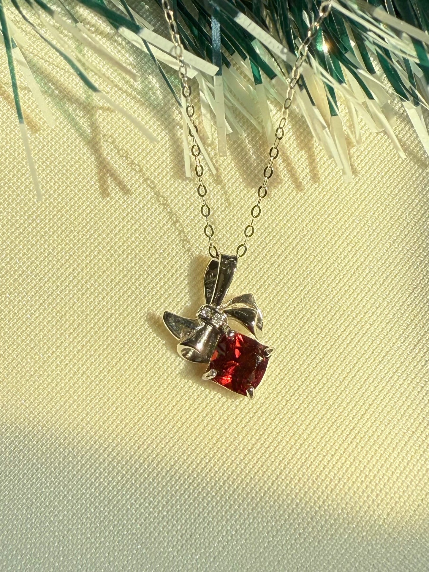 Garnet Ribbon Necklace (Cushion Cut)