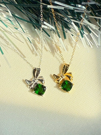 Diopside Ribbon Necklace (Cushion Cut)