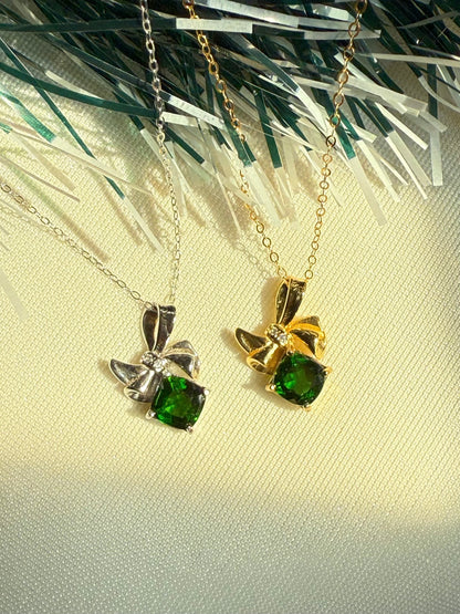 Diopside Ribbon Necklace (Cushion Cut)
