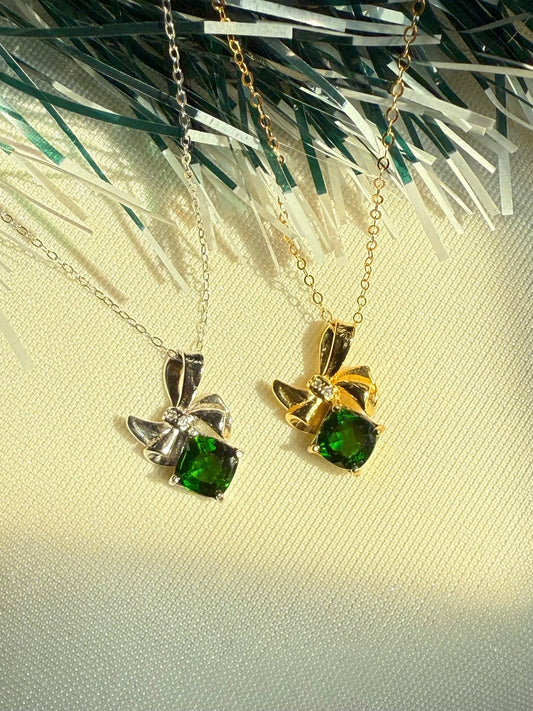 Diopside Ribbon Necklace (Cushion Cut)