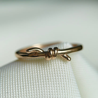 Cutesy Knot Ring